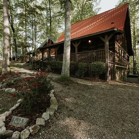 Southern Oak Cabin - Newly Remodeled - Close To All Attractions Sevierville Exterior photo
