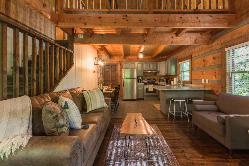Southern Oak Cabin - Newly Remodeled - Close To All Attractions Sevierville Exterior photo