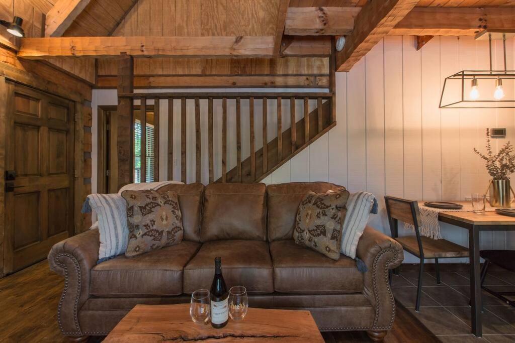 Southern Oak Cabin - Newly Remodeled - Close To All Attractions Sevierville Exterior photo