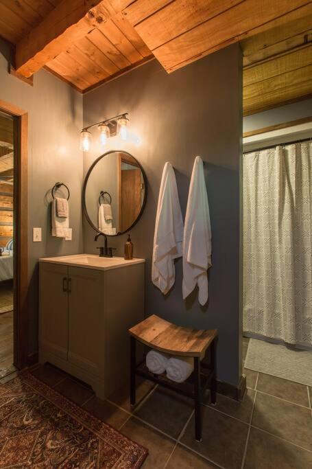 Southern Oak Cabin - Newly Remodeled - Close To All Attractions Sevierville Exterior photo