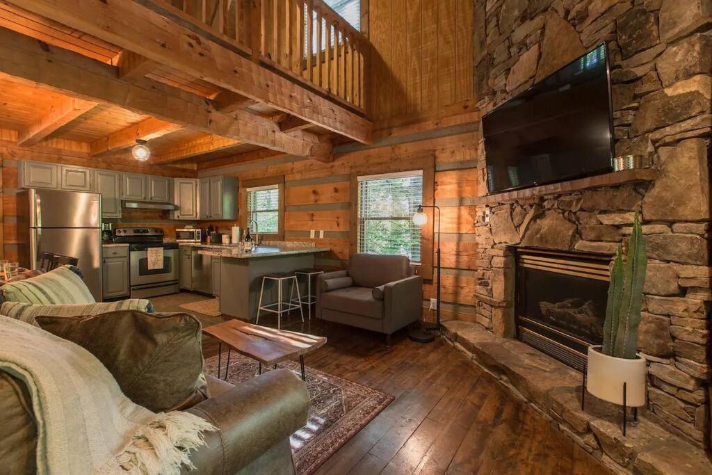 Southern Oak Cabin - Newly Remodeled - Close To All Attractions Sevierville Exterior photo